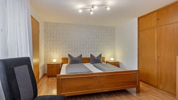 1 bedroom, free WiFi, bed sheets