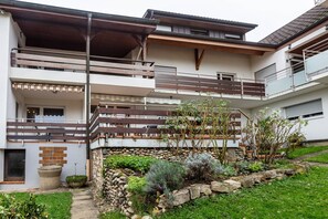 Exterior - Room 'Doppelzimmer 2 - Müller Thurgau' with Shared Terrace, Shared Garden and Wi-Fi (Bad Bellingen)