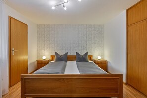 1 bedroom, free WiFi, bed sheets - Room 'Doppelzimmer 2 - Müller Thurgau' with Shared Terrace, Shared Garden and Wi-Fi (Bad Bellingen)