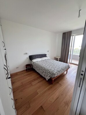 2 bedrooms, iron/ironing board, bed sheets