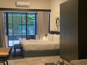 1 bedroom, iron/ironing board, WiFi, bed sheets - Cozy 1-bedroom apartment with kitchen, gym, rooftop, WiFi in fantastic Sandton (Sandton)