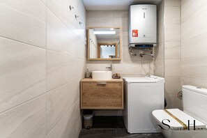 Dusche, Haartrockner, Handtücher