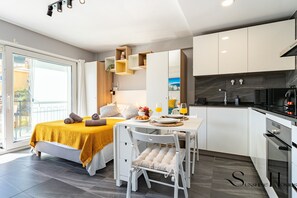 Refrigerador, microondas, horno, lavavajillas