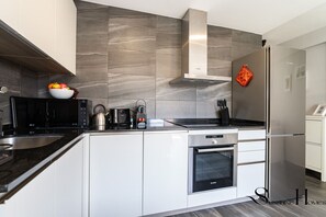 Refrigerador, microondas, horno, lavavajillas