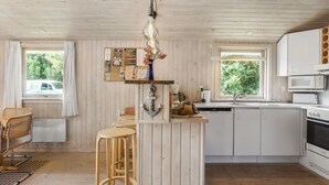 Coffee/tea maker, fridge, microwave, stovetop