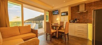 2BR Ocean View 1km To Beach Patong c129