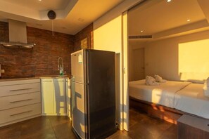 Basic Apartment, Mountain View | Private kitchen