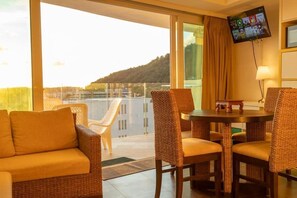 Leilighet – basic, fjellutsikt | Spiseområde på rommet