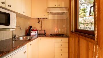 Fridge, microwave, stovetop, coffee/tea maker