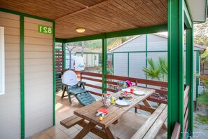 Outdoor dining - Amazing bungalow with parking (la Geltrú, Barcelona)