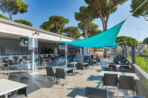 屋外ダイニングエリア