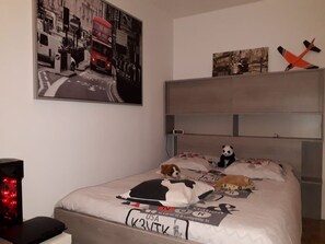 Room - T4-5 with view of the Alps 5 minutes from Lyon (La Mulatière)