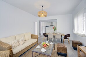 Living area - Comeback Hotel California (Calahonda)