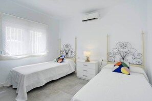 4 Schlafzimmer, Bügeleisen/Bügelbrett, kostenloses WLAN, Bettwäsche