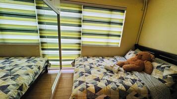 1 dormitorio, tabla de planchar con plancha, wifi y ropa de cama