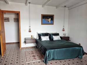 4 Schlafzimmer, Bügeleisen/Bügelbrett, Reisekinderbett, WLAN