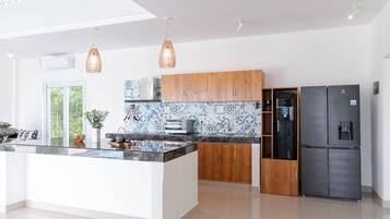 Fridge, microwave, stovetop, electric kettle
