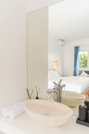 2 bedrooms, in-room safe, desk, free WiFi