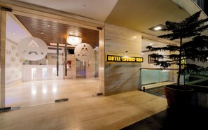 Interior entrance - Hotel Aditya Park Regent (Jaipur)