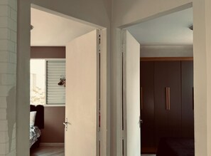 2 chambres, fer et planche à repasser, Wi-Fi, draps fournis