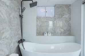 Suite with Bathtub | Bathroom - 3H Grand Hotel (Ho Chi Minh City)