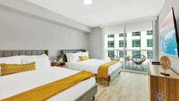 1 habitación, tabla de planchar con plancha, cuna de viaje y wifi