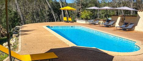 Een verwarmd zwembad