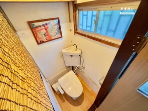 Hair dryer, towels, soap, toilet paper - 7:00pm IN/7:00pm OUT】 Free shuttle service from Ikebukuro-Oji-Akabane Stations丨Ueno Station: 14 minutes丨Nippori Station: 10 minutes丨The whole building is for rent丨Max 7 people A (北区)