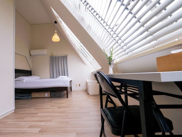 1 bedroom, WiFi, bed sheets - 7:00 IN/19:00 OUT 】丨Newly renovated丨Four minutes from Shinjuku Station by train, eight minutes from 丨Maximum 6 people丨Dedicated bathroom and kitchen (中野区)