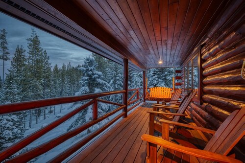 Ski-in/Ski-out Home with Private Hot Tub and Large Deck!