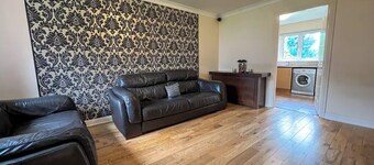 Glasgow Central - Free Parking & , Free high speed internet , Private garden