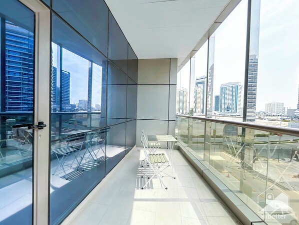 Interior - Colorful Studio With Balcony & City Views (Dubai)