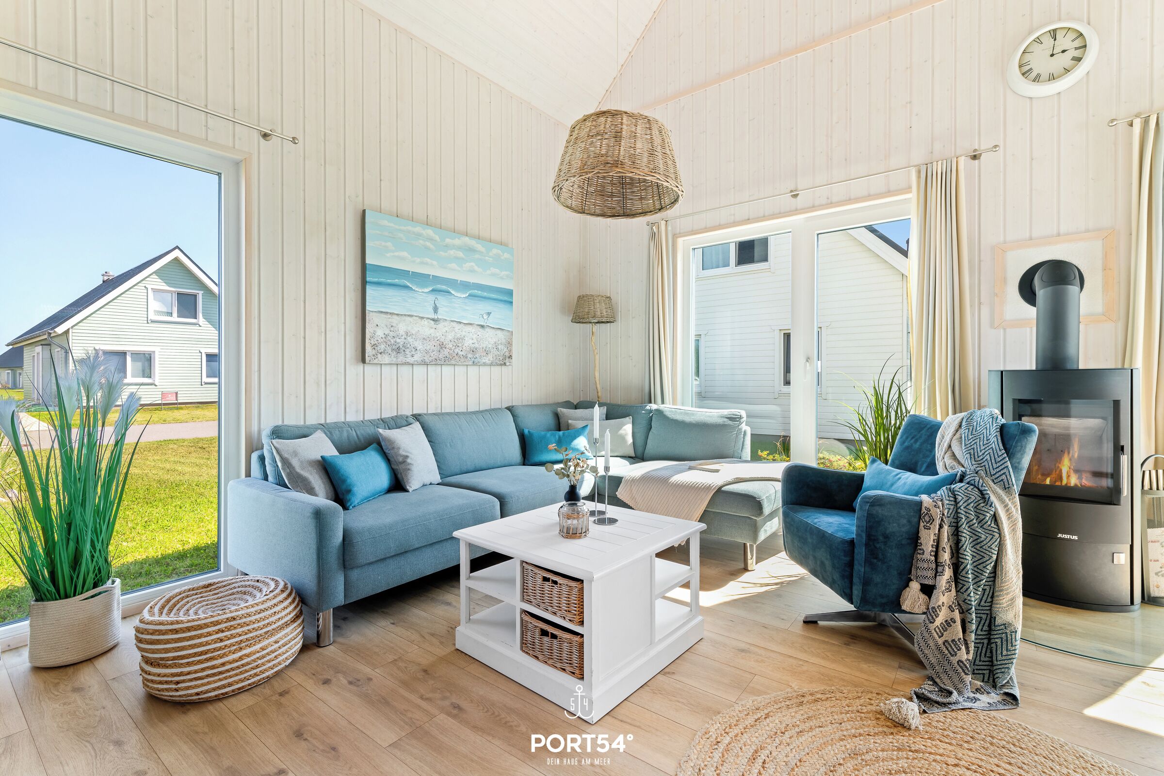 Televisión y chimenea 