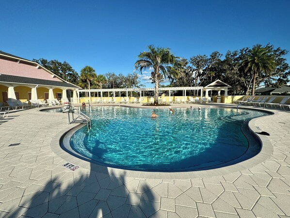 Et oppvarmet basseng