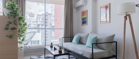 Televisión, oficina