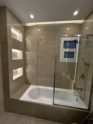 Deluxe Double or Twin Room, City View | Bathroom | Slippers