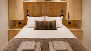 2 bedrooms, iron/ironing board, travel crib, WiFi (free) - Stunning apartment with breathtaking view! (Huez)