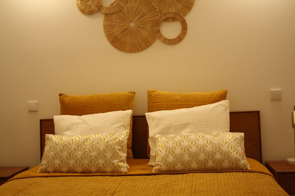 2 bedrooms, Egyptian cotton sheets, premium bedding, down comforters