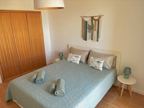 2 chambres, fer et planche à repasser, lit parapluie, Wi-Fi