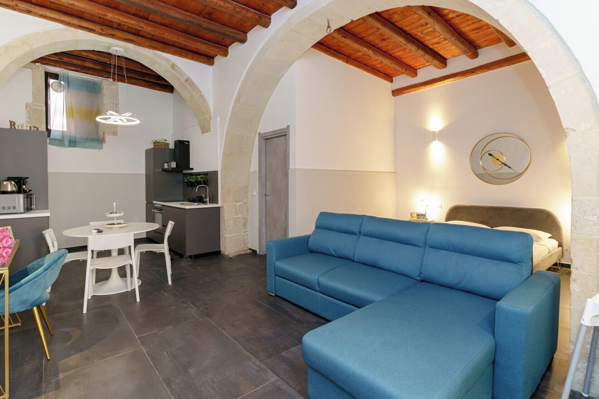 Fladskærms-tv, dvd-afspiller