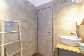 Bademäntel, Bidet