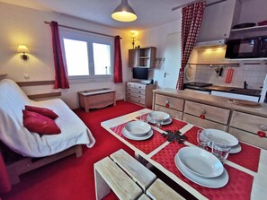 Interior - Superior studio cabin near slopes, sleeps 4, south balcony, ski locker (Les Adrets-Prapoutel)