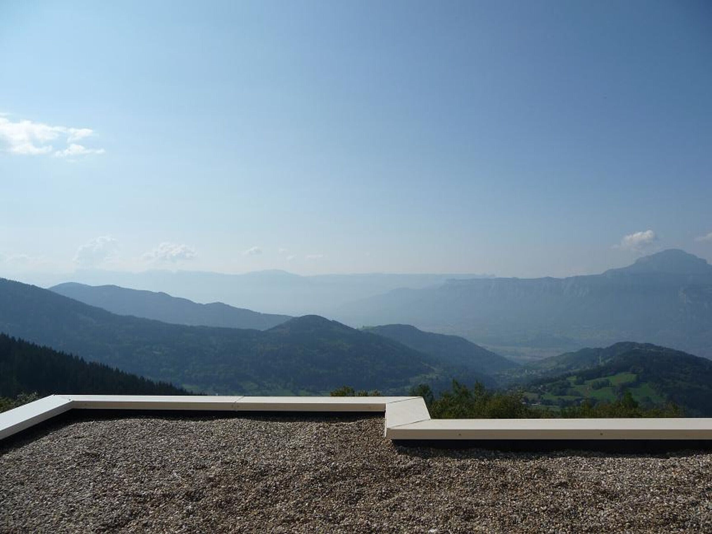 المنطقة المحيطة بالمنشأة