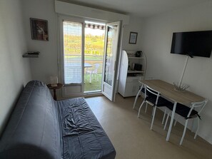 Unclassified image, 4 of 8, button