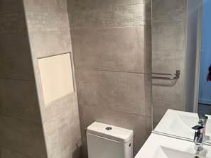 Unclassified image, 3 of 5, button - Apartment with WIFI and Pets Allowed, Near Thermal Baths in La Roche-Posay (La Roche-Posay)