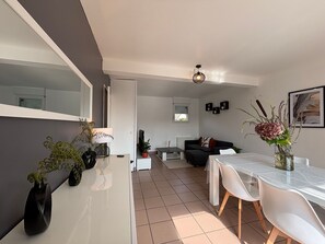 Interior - All-inclusive lodge with garden and ping-pong, near A20 (Tendu)