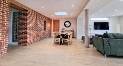 House with large enclosed garden, table football, BBQ, garage, Wi-Fi - Peace and comfort in Flanders