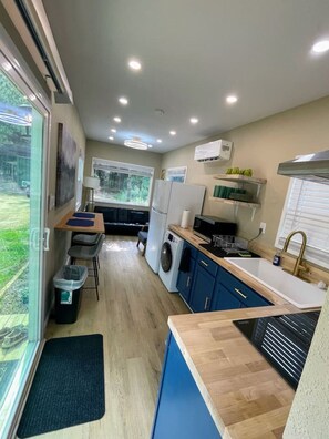 Geladeira, micro-ondas, fogão, cooktop