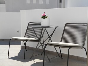 Triple Room | Terrace/patio - Casa Favorita (Santorini)