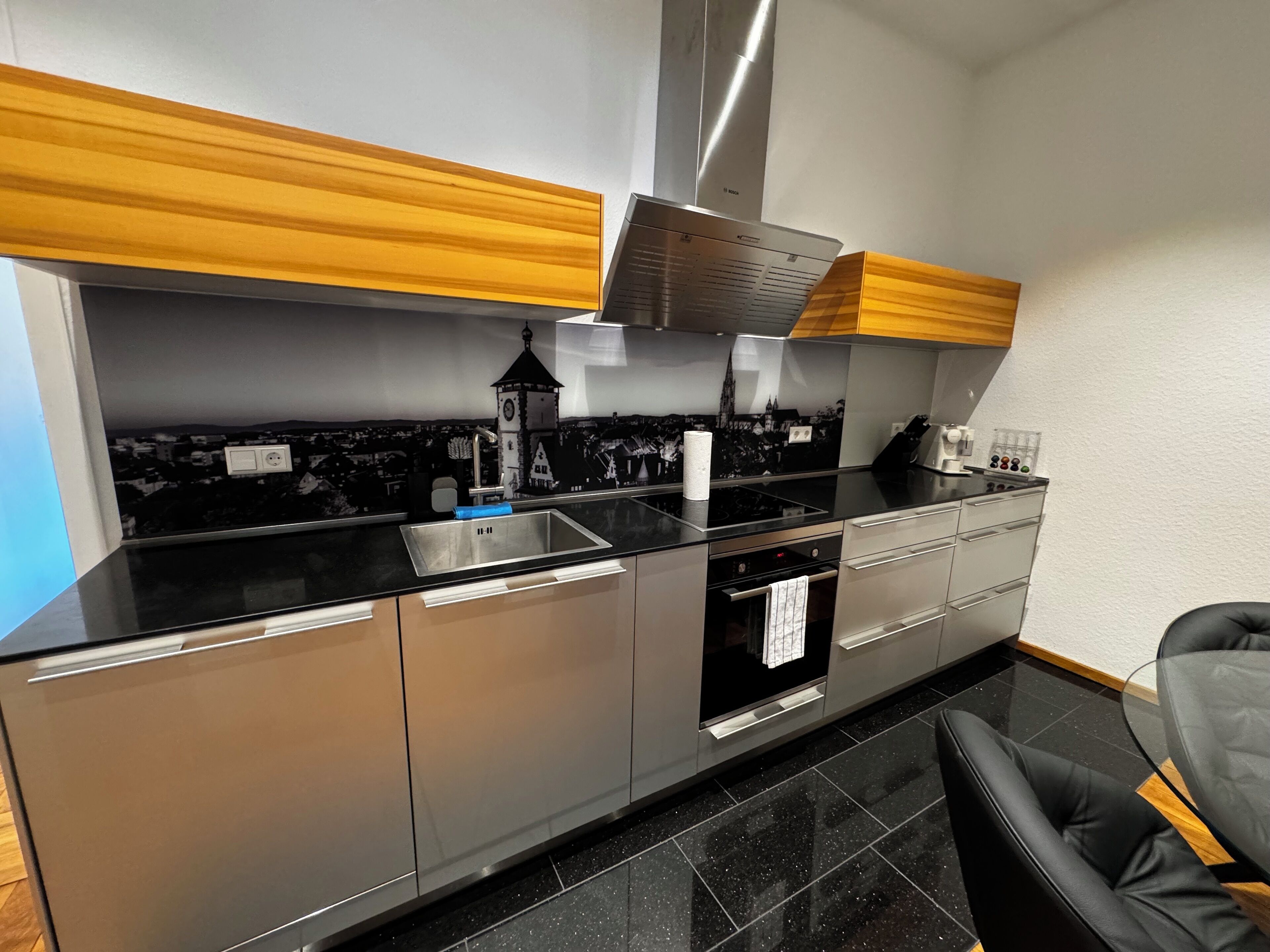 Jääkaappi, uuni, liesi, astianpesukone